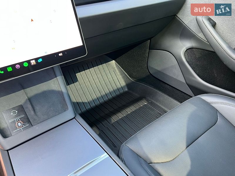Седан Tesla Model 3 2024 в Рівному