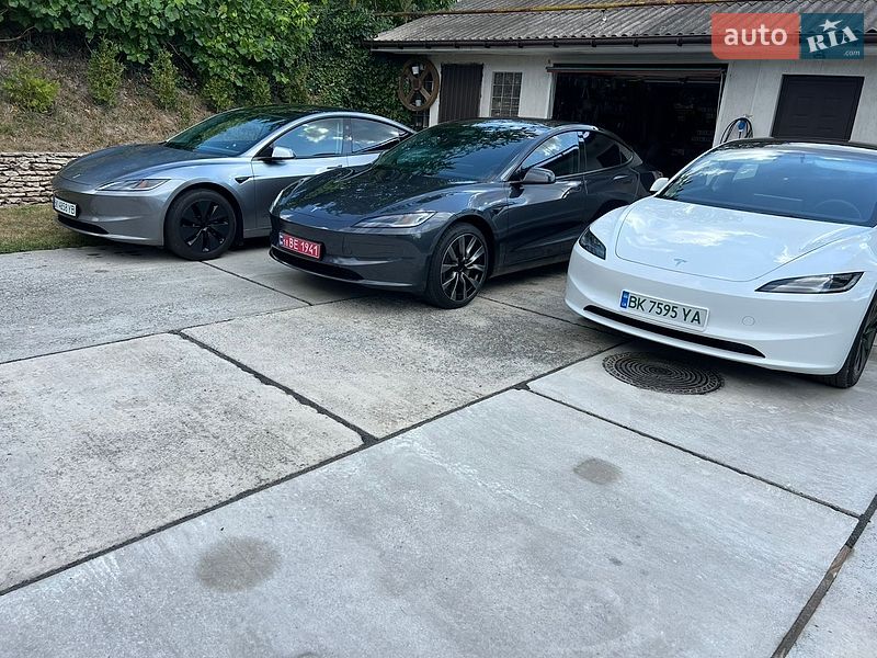 Седан Tesla Model 3 2024 в Рівному