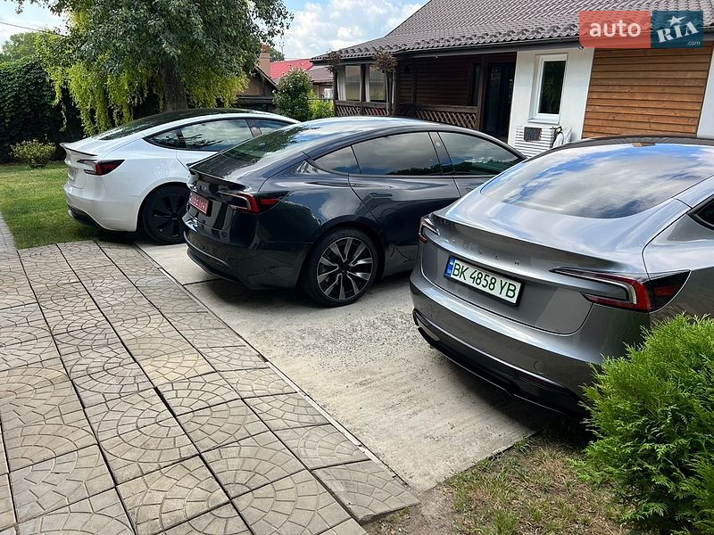 Седан Tesla Model 3 2024 в Рівному