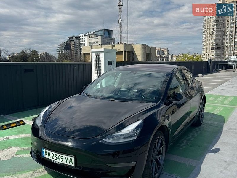 Седан Tesla Model 3 2019 в Киеве