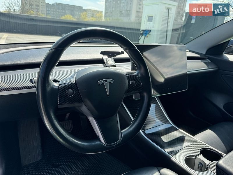 Седан Tesla Model 3 2019 в Киеве