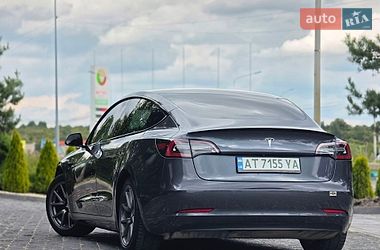 Седан Tesla Model 3 2018 в Львове