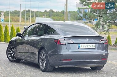 Седан Tesla Model 3 2018 в Львове