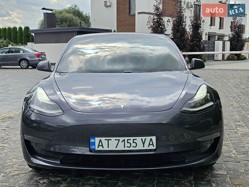 Седан Tesla Model 3 2018 в Львове