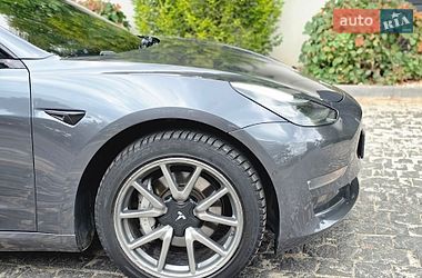 Седан Tesla Model 3 2018 в Львове