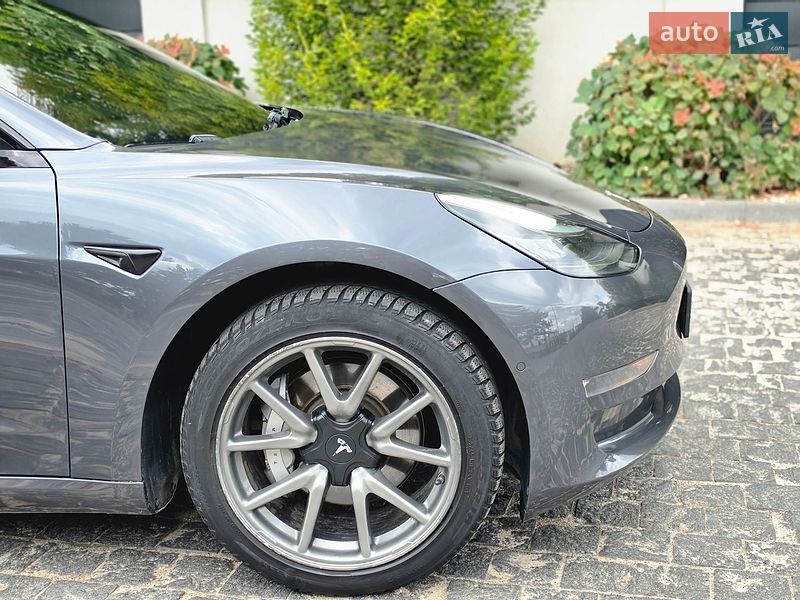 Седан Tesla Model 3 2018 в Львове