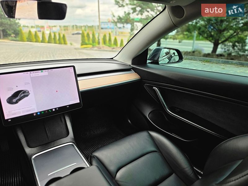 Седан Tesla Model 3 2018 в Львове