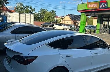 Седан Tesla Model 3 2018 в Ізяславі