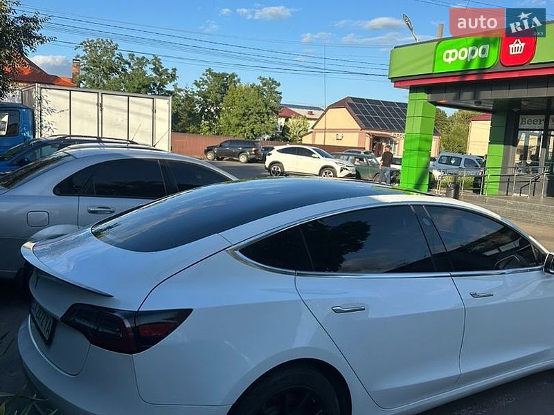 Седан Tesla Model 3 2018 в Ізяславі