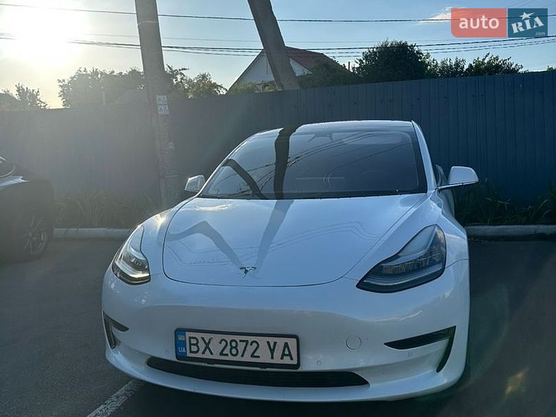 Седан Tesla Model 3 2018 в Ізяславі