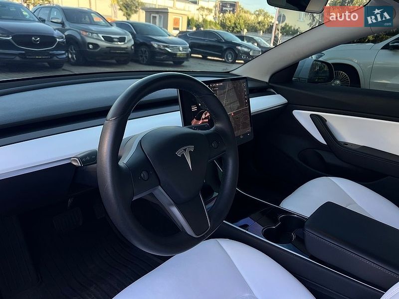 Седан Tesla Model 3 2019 в Ивано-Франковске