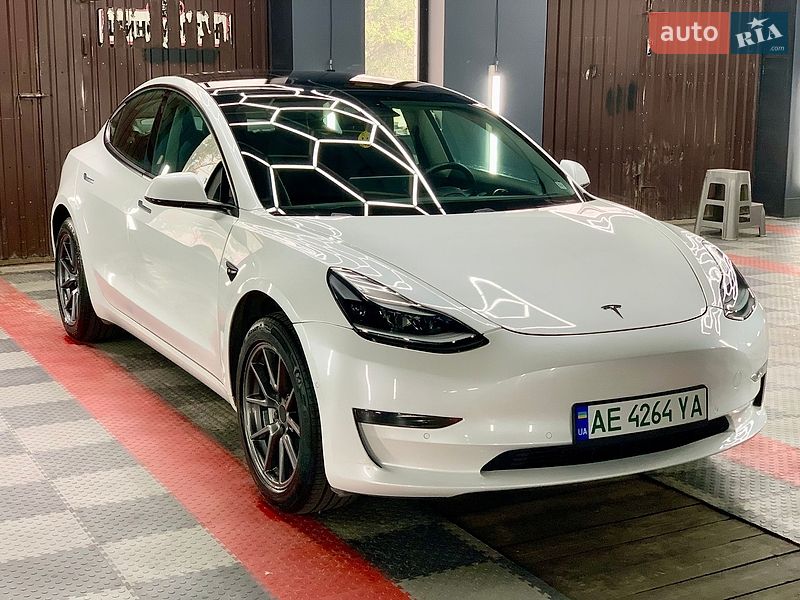 Седан Tesla Model 3 2021 в Кам'янському фото Седан Tesla Model 3 2021 в Кам'янському