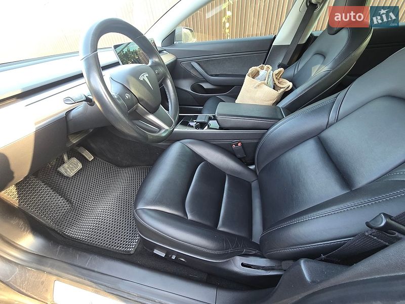 Седан Tesla Model 3 2019 в Одесі