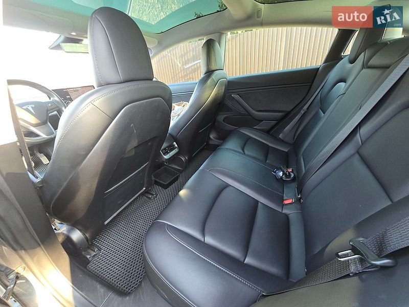 Седан Tesla Model 3 2019 в Одесі