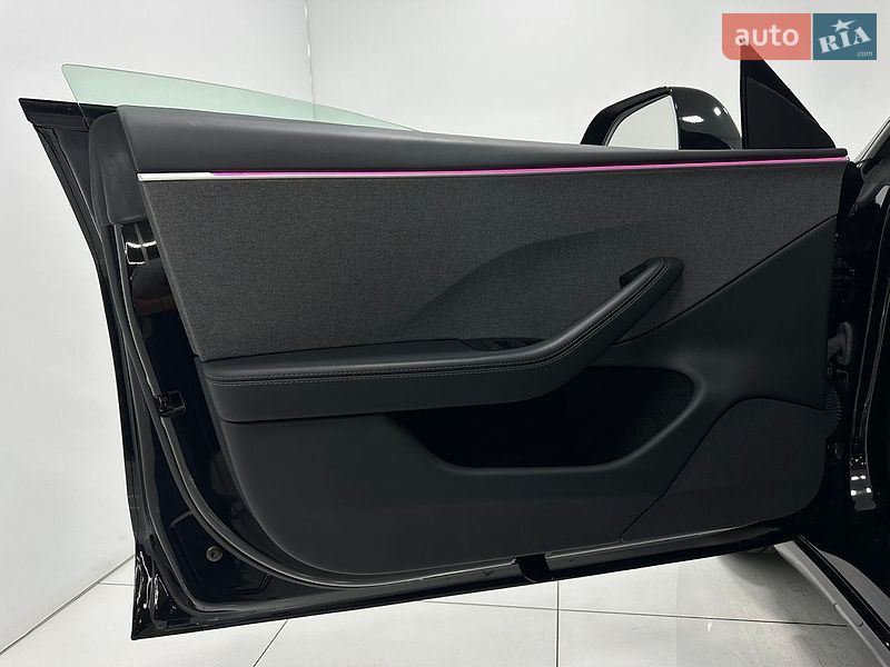 Седан Tesla Model 3 2024 в Одессе