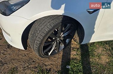 Седан Tesla Model 3 2020 в Луцьку
