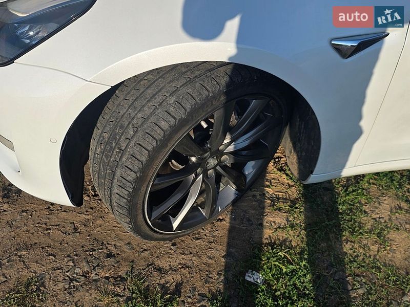 Седан Tesla Model 3 2020 в Луцьку