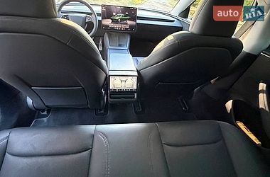 Седан Tesla Model 3 2024 в Черновцах