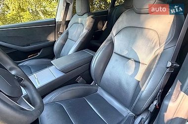 Седан Tesla Model 3 2024 в Черновцах