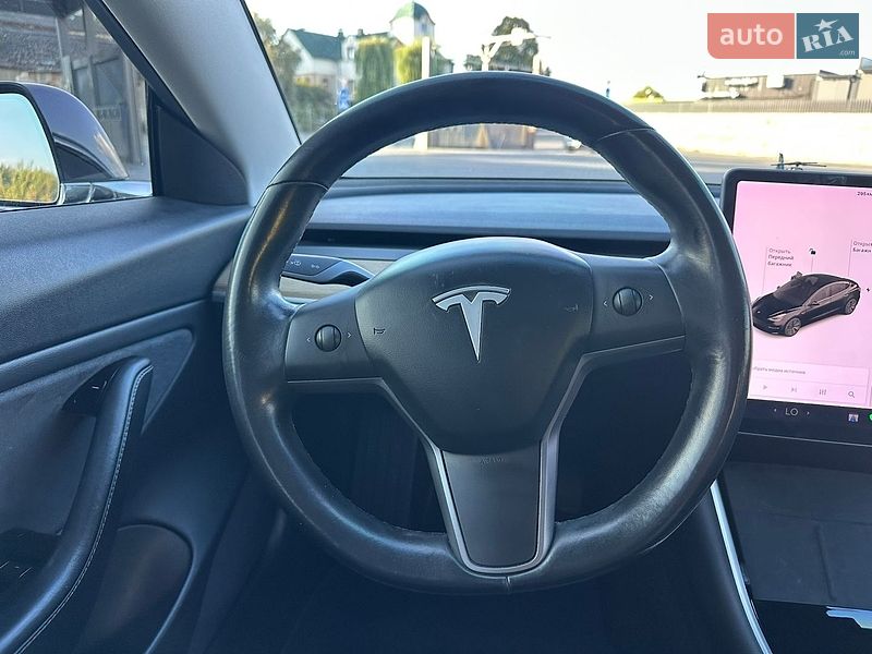 Седан Tesla Model 3 2019 в Тернополе