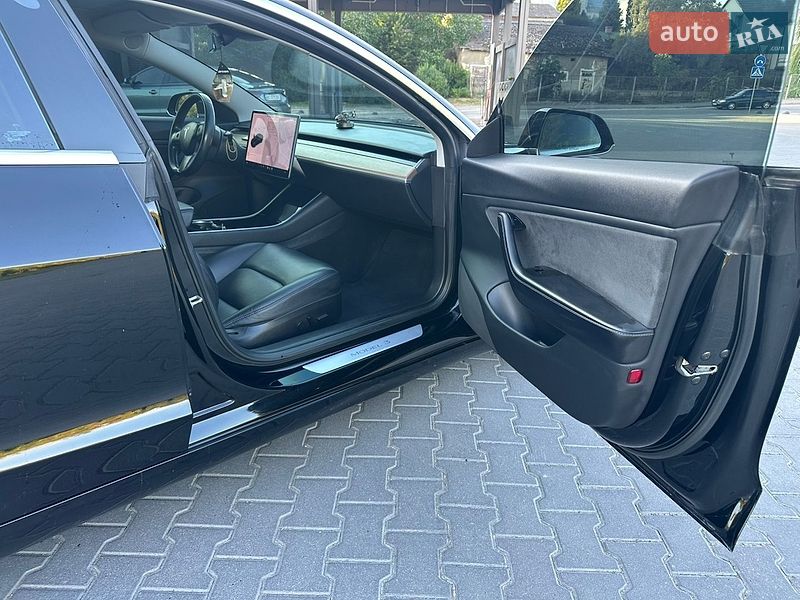 Седан Tesla Model 3 2019 в Тернополе