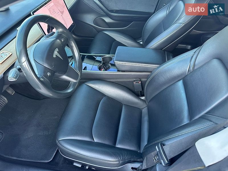 Седан Tesla Model 3 2019 в Тернополе