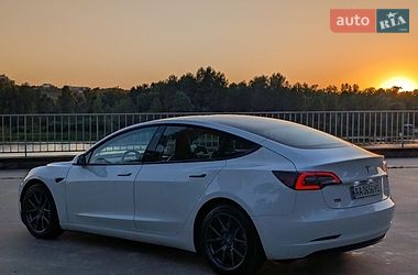 Седан Tesla Model 3 2022 в Киеве