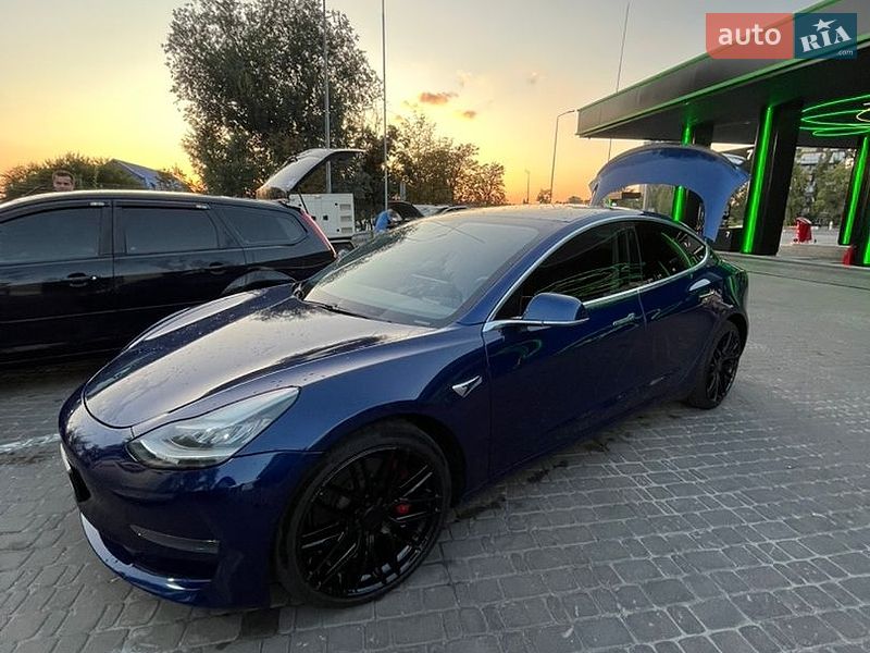 Седан Tesla Model 3 2020 в Києві