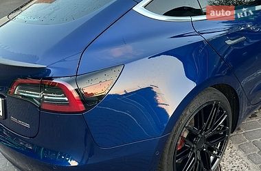 Седан Tesla Model 3 2020 в Києві