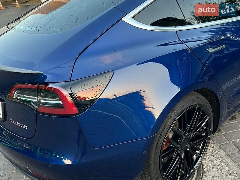 Седан Tesla Model 3 2020 в Києві