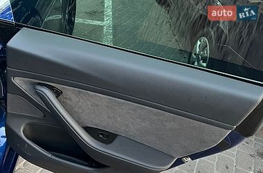 Седан Tesla Model 3 2020 в Києві