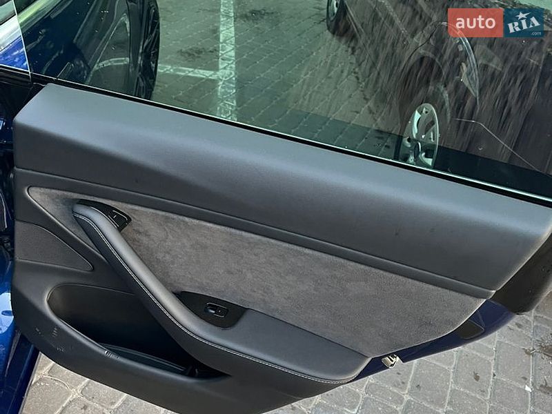 Седан Tesla Model 3 2020 в Києві