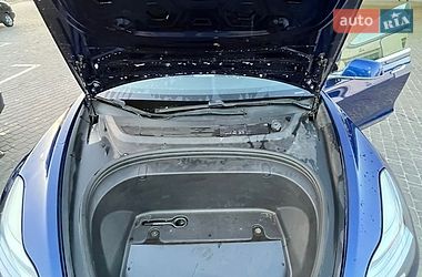Седан Tesla Model 3 2020 в Києві