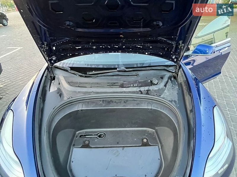 Седан Tesla Model 3 2020 в Києві