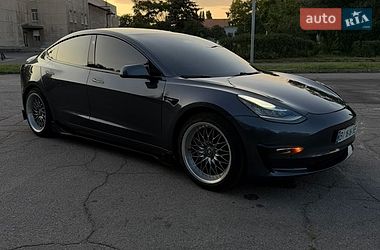 Седан Tesla Model 3 2019 в Кременчуці