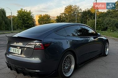 Седан Tesla Model 3 2019 в Кременчуці