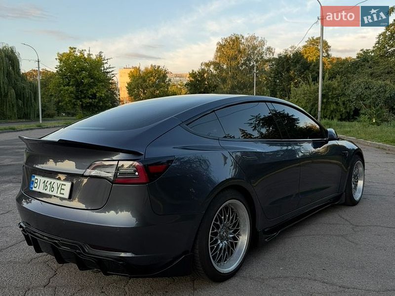 Седан Tesla Model 3 2019 в Кременчуці