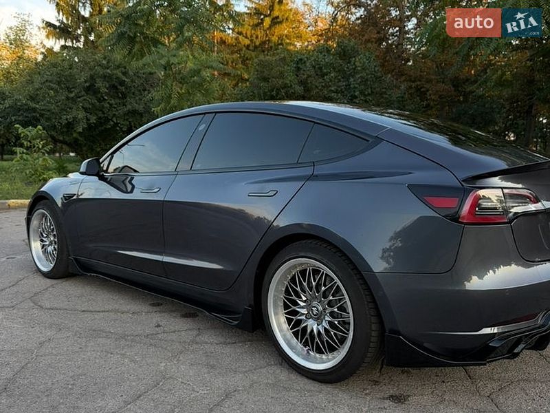 Седан Tesla Model 3 2019 в Кременчуці