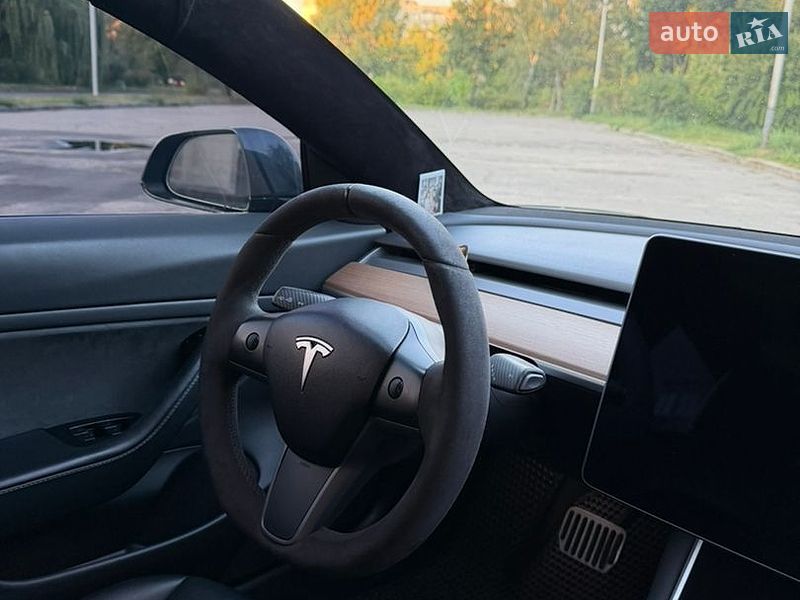 Седан Tesla Model 3 2019 в Кременчуці