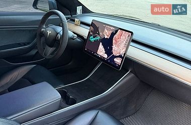 Седан Tesla Model 3 2019 в Кременчуці