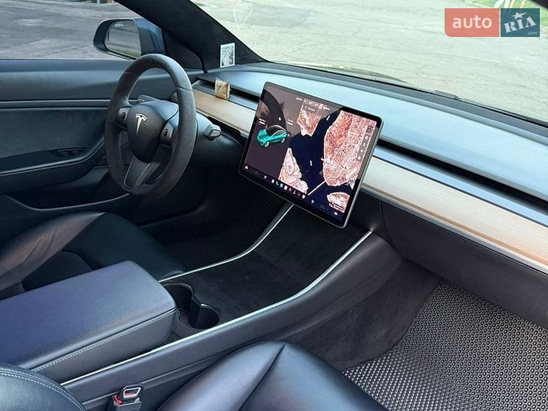 Седан Tesla Model 3 2019 в Кременчуці