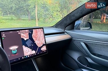 Седан Tesla Model 3 2019 в Кременчуці