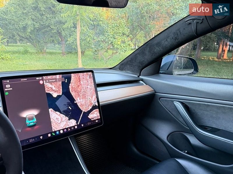 Седан Tesla Model 3 2019 в Кременчуці