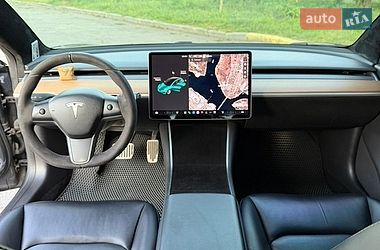 Седан Tesla Model 3 2019 в Кременчуці