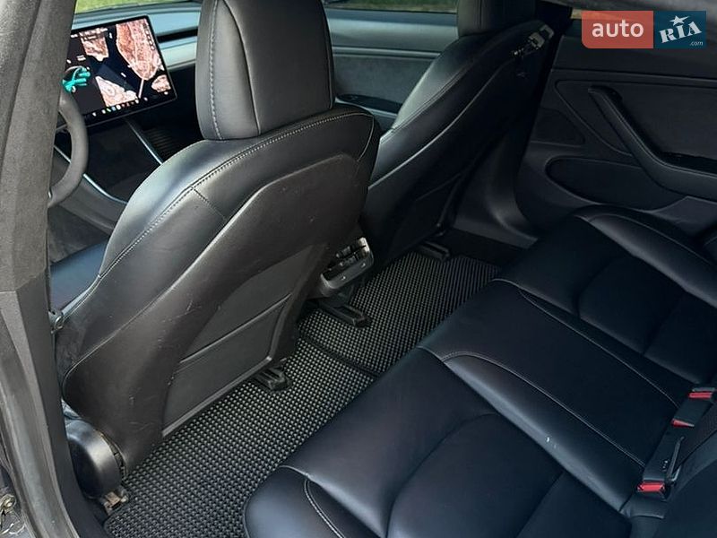 Седан Tesla Model 3 2019 в Кременчуці