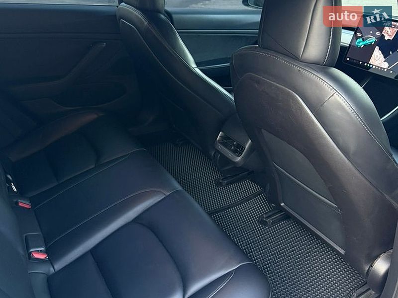 Седан Tesla Model 3 2019 в Кременчуці