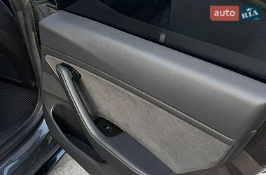 Седан Tesla Model 3 2019 в Кременчуці