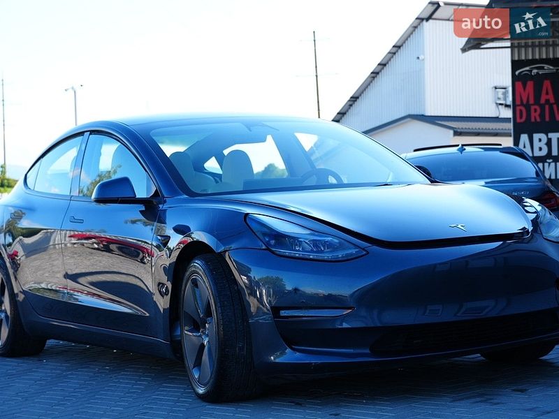 Седан Tesla Model 3 2024 в Дрогобичі