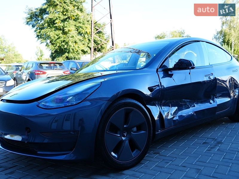 Седан Tesla Model 3 2024 в Дрогобичі