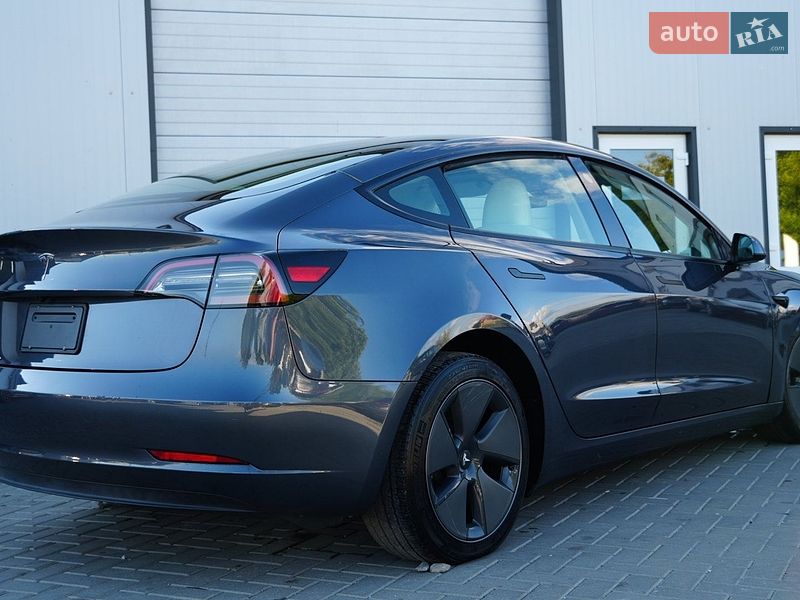 Tesla Model 3 2024